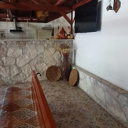 Pensjonat Casa Ellamy *