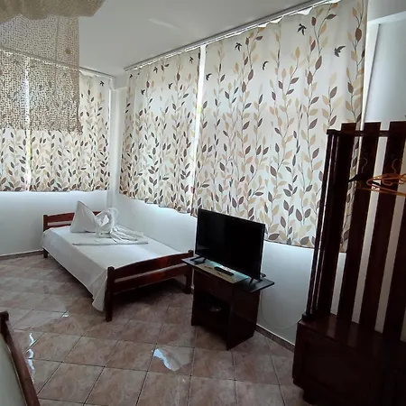 Casa Ellamy Доуэ-Май