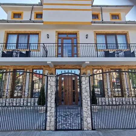 Casa Ellamy Pensión Două Mai