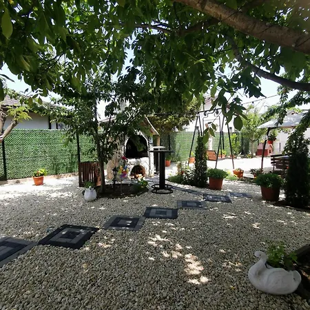 Casa Ellamy Pensión Două Mai
