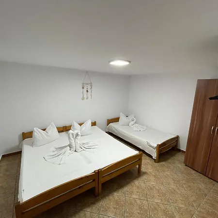 Pensjonat Casa Ellamy *