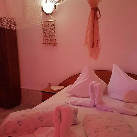 Pensjonat Casa Ellamy *